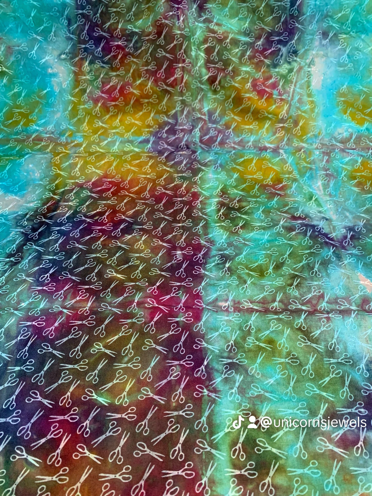 Cutting Style Scissors Icy dyed Fabric